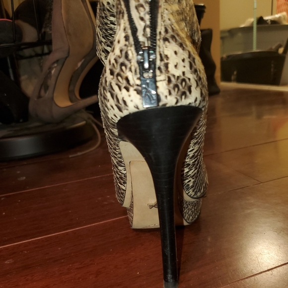 Kenneth Cole snake skin booties - Picture 5 of 9